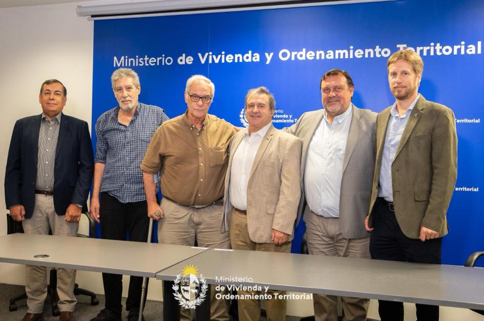 Convenio entre FUVCAM y MVOT Convenio entre FUVCAM y MVOT