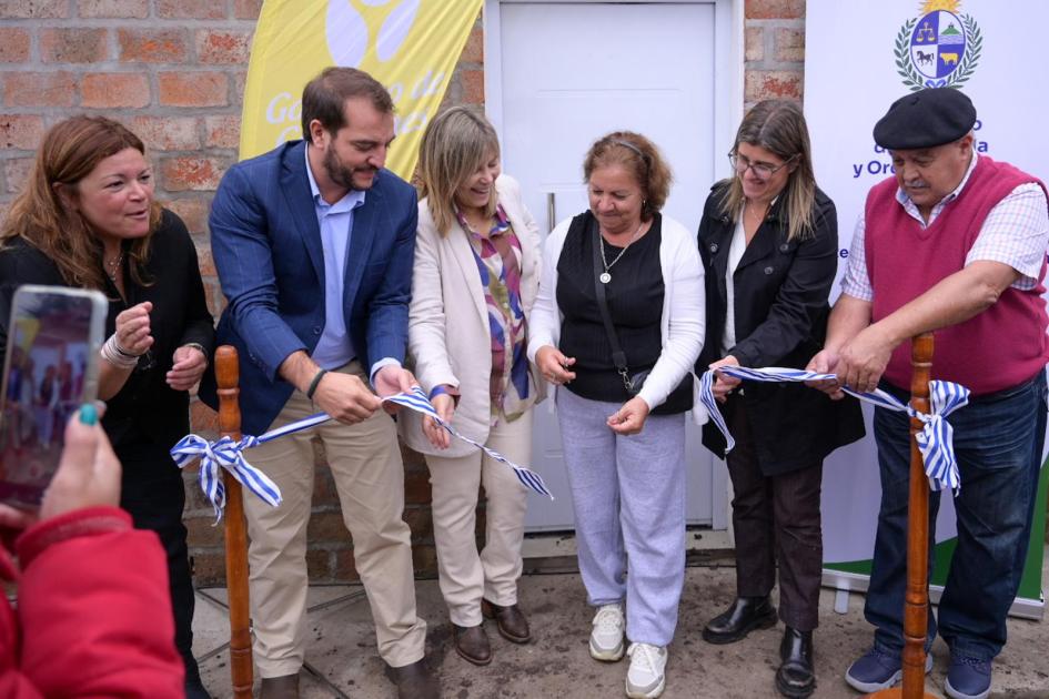 Día de festejo y celebración: Ministra de Vivienda entregó 12 casas en Pando Norte Día de festejo y celebración: Ministra de Vivienda entregó 12 casas en Pando Norte