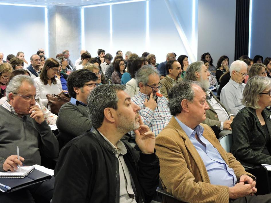 En la sala los y las asistentes al encuentro 