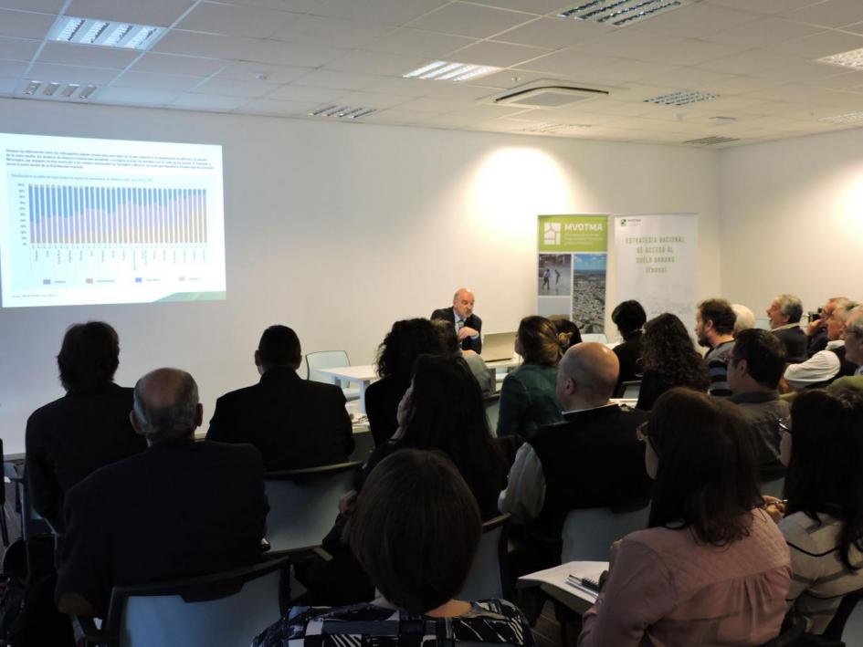 Presentación de Pedro Apezteguía de la Oficina de Planeamiento y Presupuesto