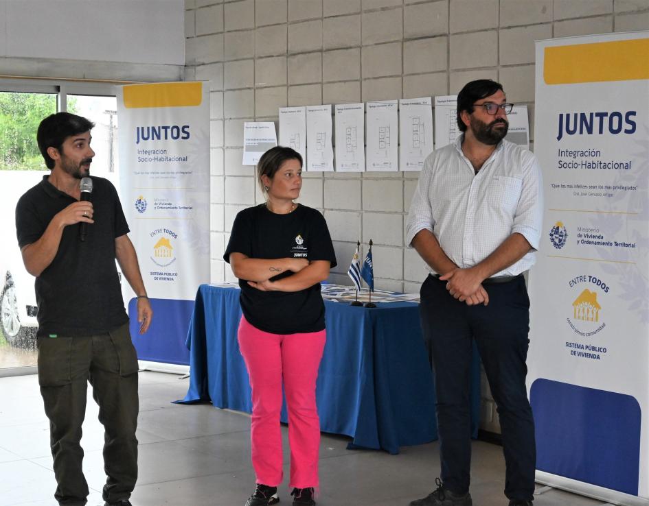 Equipo técnico de Juntos en la presentación del proyecto en Paysandú