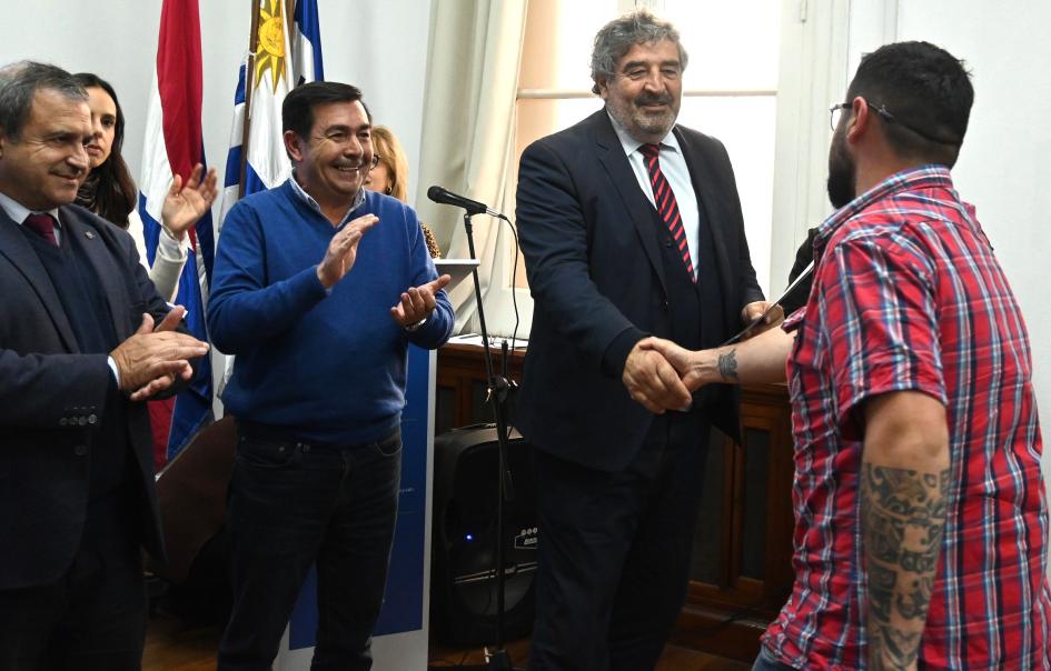 Entrega de diplomas del curso de Instalador de yeso