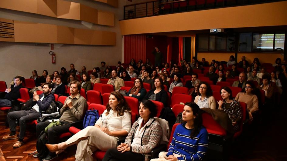 Foto del público de frente en las butacas sentado