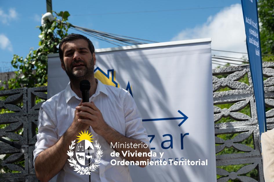MVOT y Ministerio de Interior entregaron primera vivienda a funcionaria policial