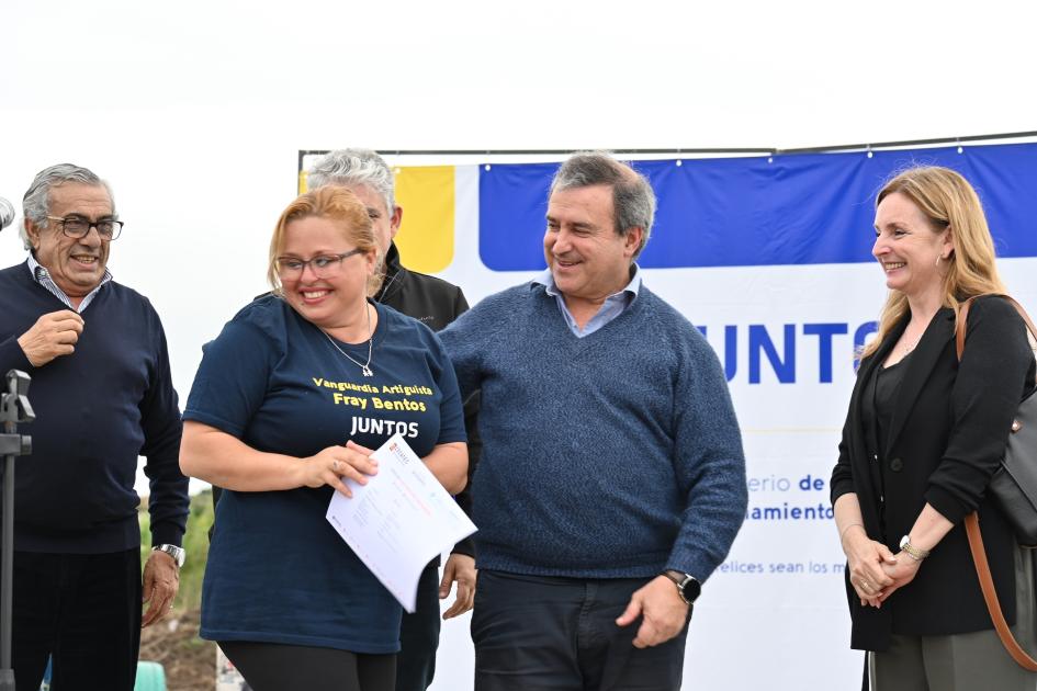 Entrega de diplomas a participantes de Juntos 