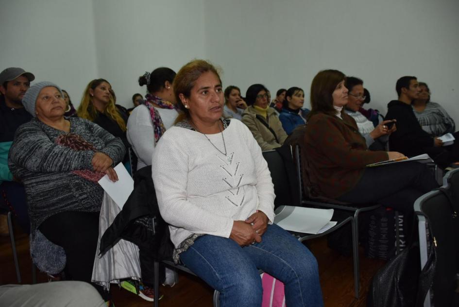 Vecinos en la charla