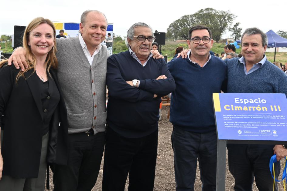 Autoridades en la plaza Cimarrón III