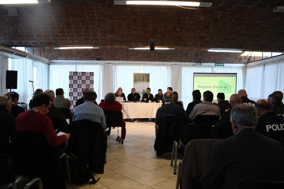 Presentación del Programa de la Región Centro, en la foto se visualizan todos y todas los asistentes a la actividad y las autoridades que realizaron la presentación