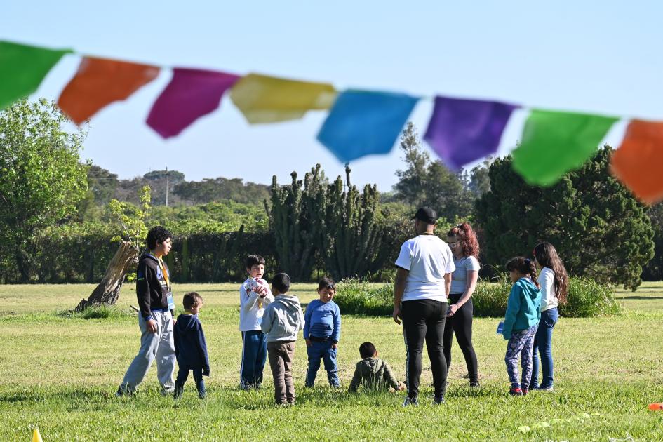 Niños jugando en el Encuentro de participantes de la región oeste