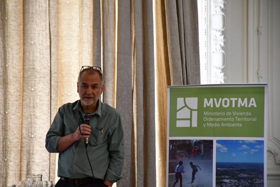 Enot | Diciembre 2019 Técnico haciendo su presentación