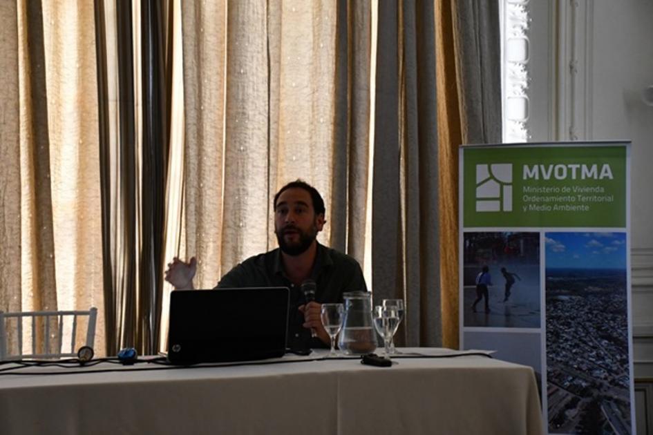 Enot | Diciembre 2019 Técnico haciendo su presentación