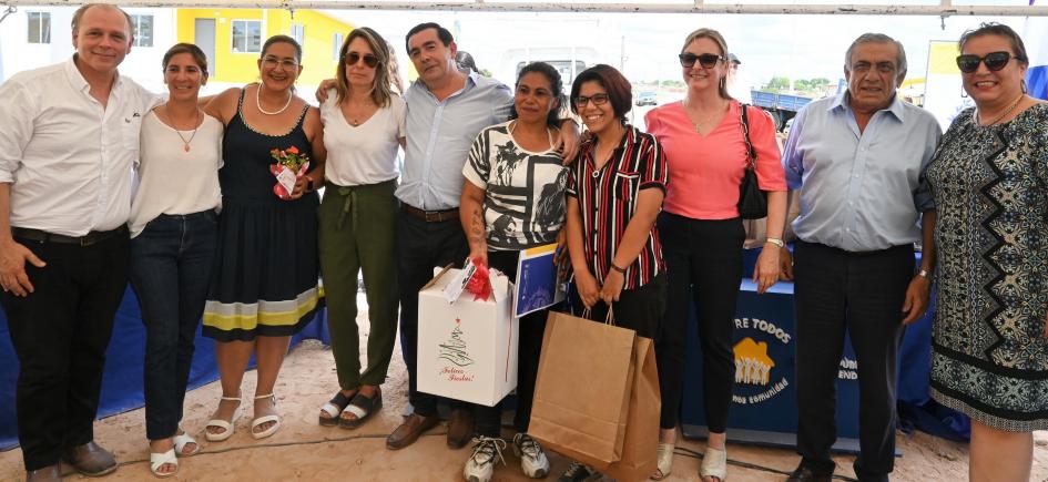 Ceremonia de entrega de viviendas en Fray Bentos