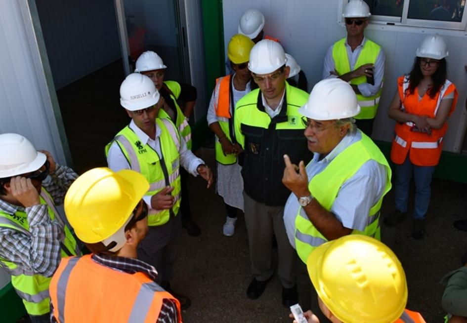 Representantes de UPM II muestran a autoridades y técnicos de la DInot, las intendencias de Tacuarembó y Durazno y del Municipio de Paso de los Toros las viviendas temporales de UPM II