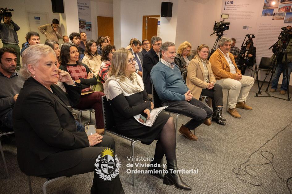 Público presente en firma de convenios.