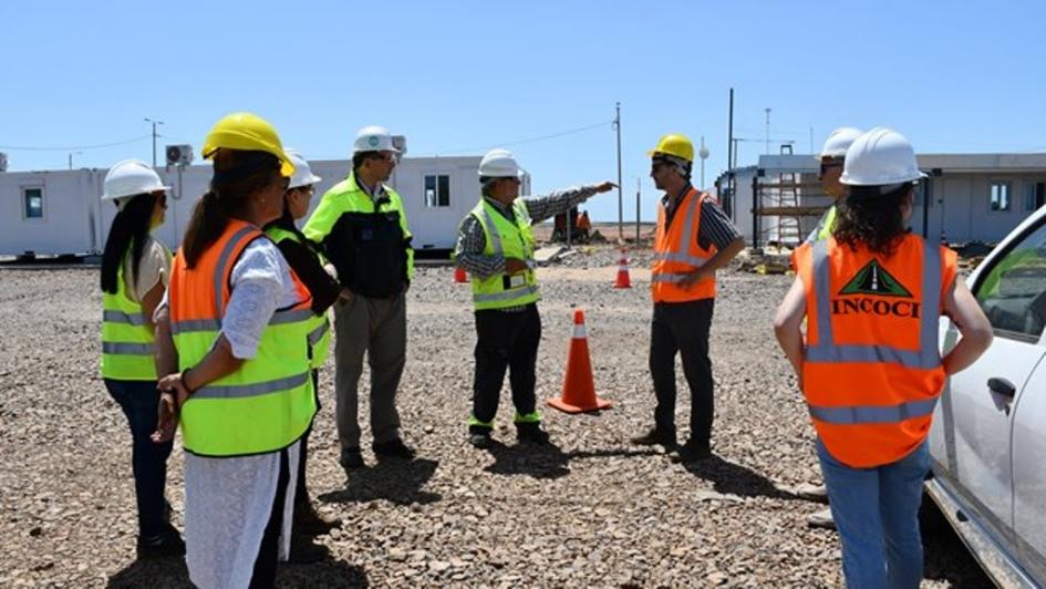 Autoridades y equipo técnico de Dinot junto a representantes de UPM II en recorrida por las obras de la Planta 