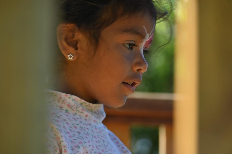 Niña jugando
