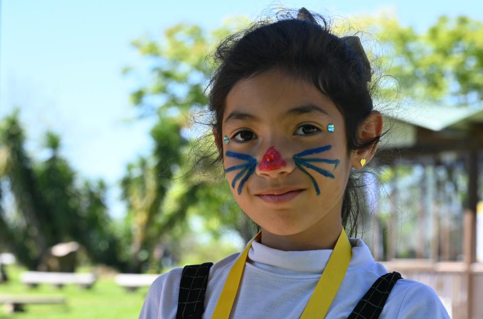 Niña jugando