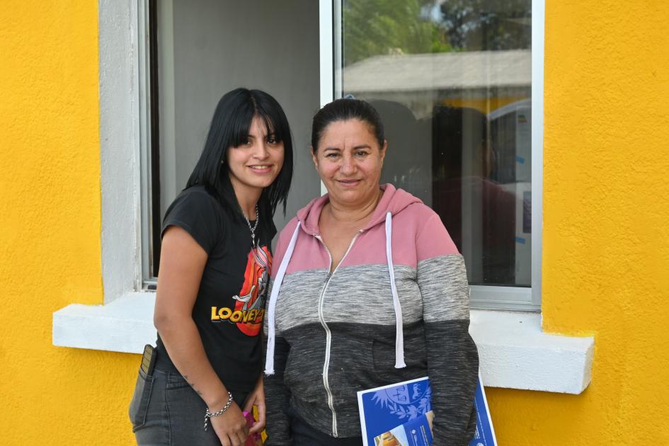 Familia participantes de Talca en su nueva vivienda