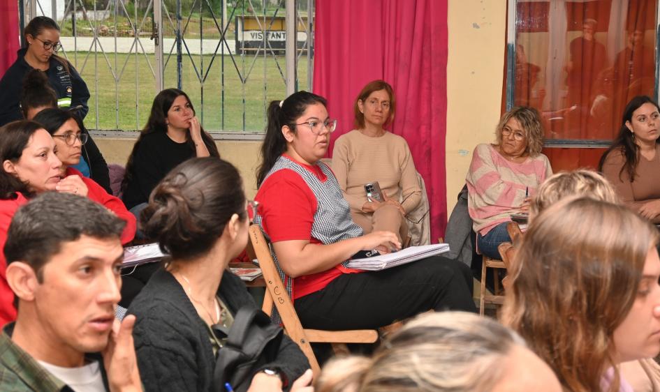 Representantes de instituciones de la ciudad de Fray Bentos en la presentación del nuevo proyecto