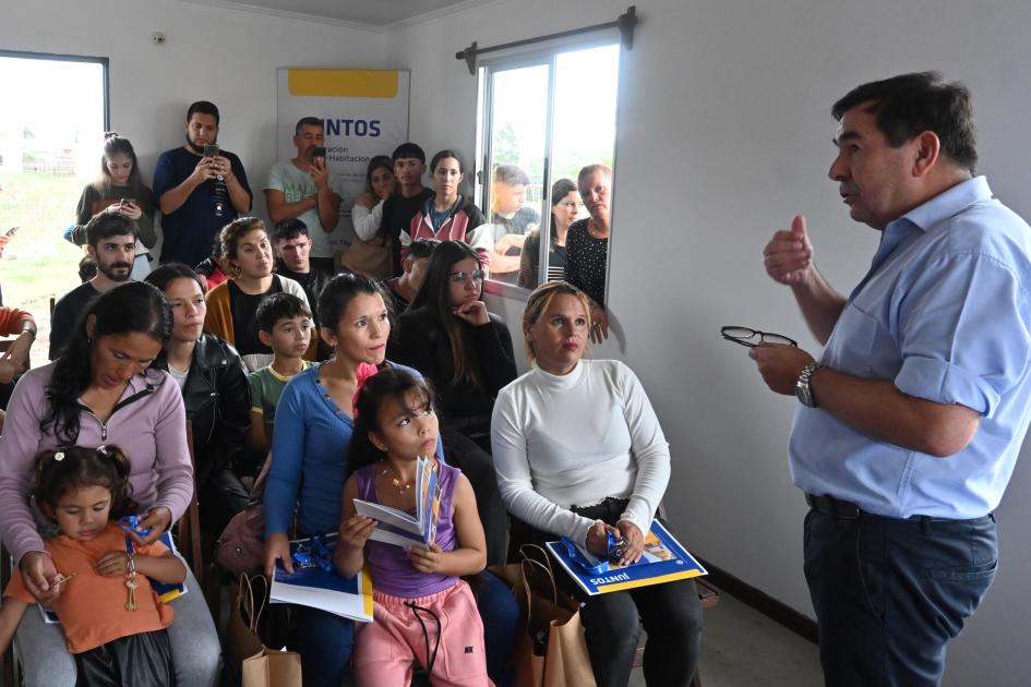 Entrega de viviendas en Fray Bentos