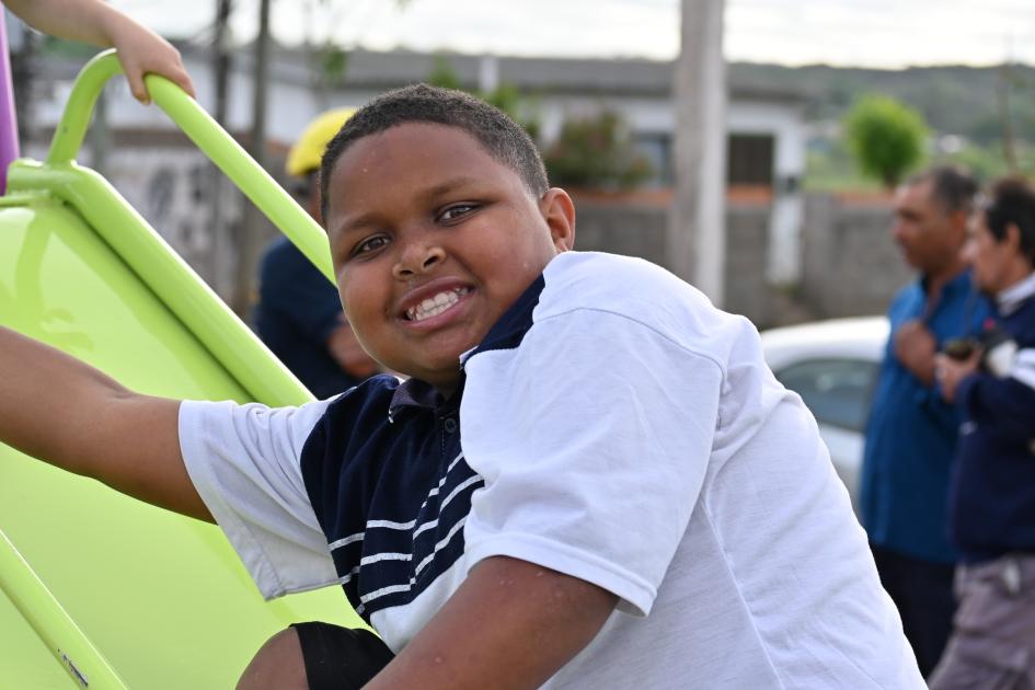 Niño en la plaza Cimarrón IV