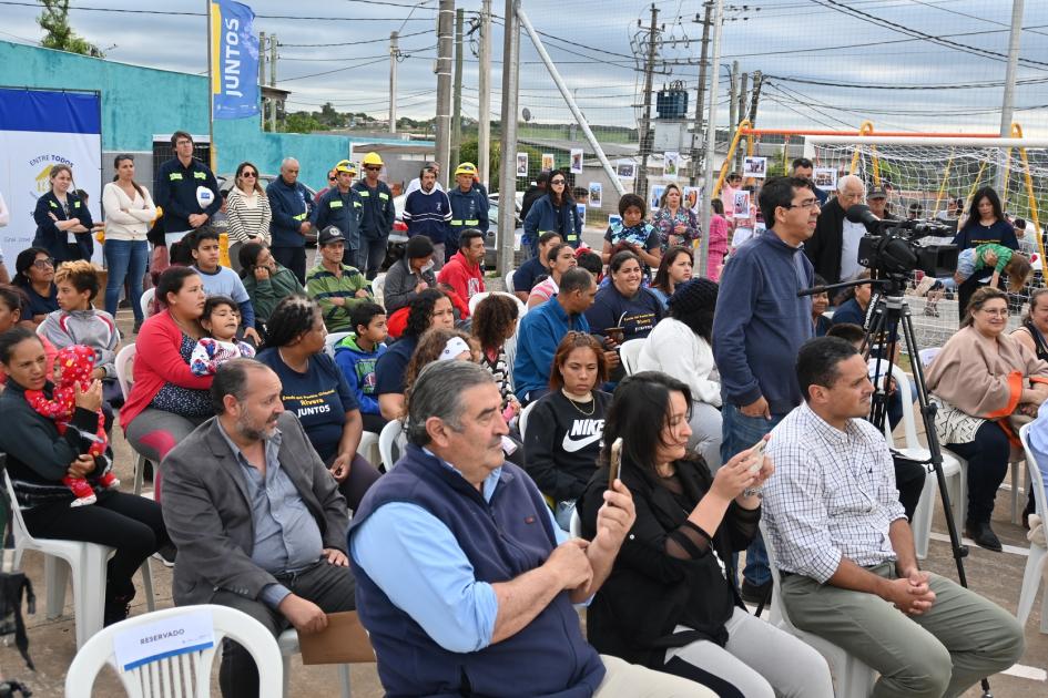 Ceremonia de entrega de viviendas en Rivera