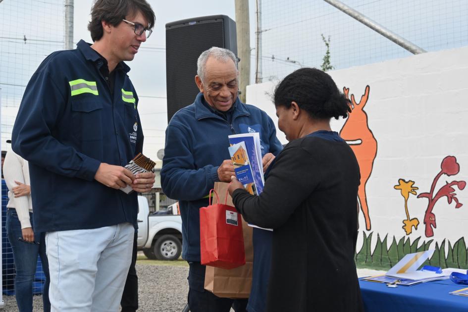 Ceremonia de entrega de viviendas en Rivera