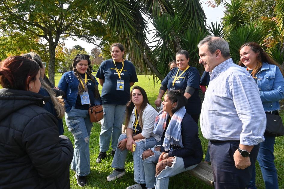 Ministro Raúl Lozano Bonet junto a los participantes