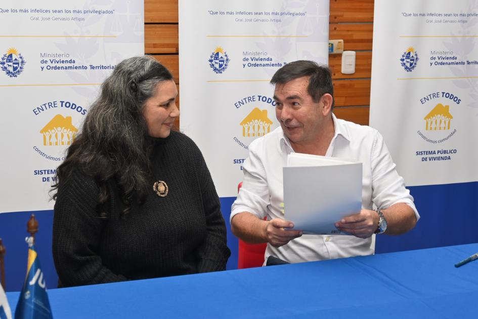 Firma de acuerdos particulares del grupo Lanceras de Artigas