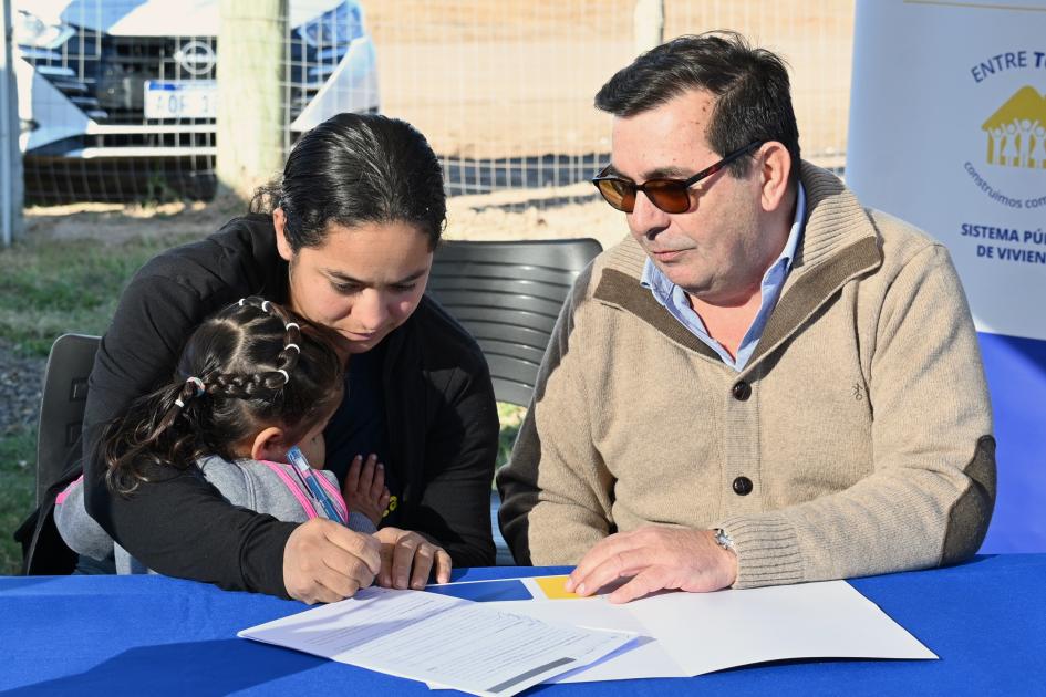 Coordinador general de Juntos Rody Macías y participante de Salto