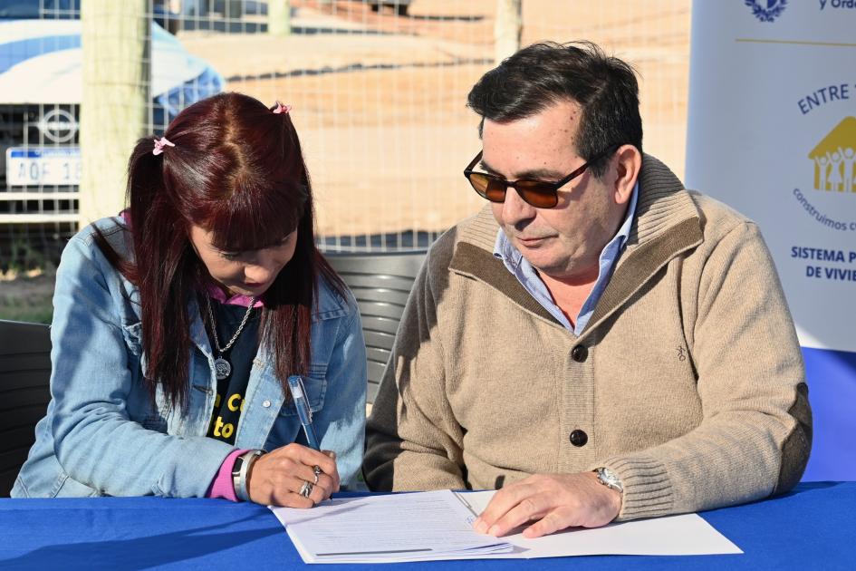 Ceremonia de entrega de viviendas