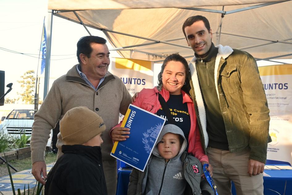 Ceremonia de entrega de viviendas