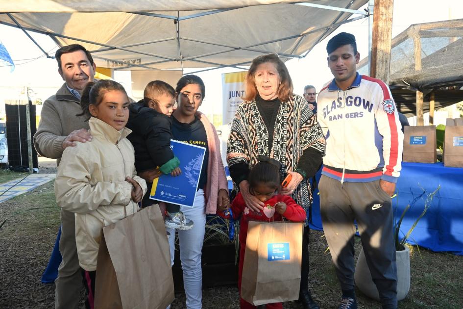 Entrega de viviendas en Salto
