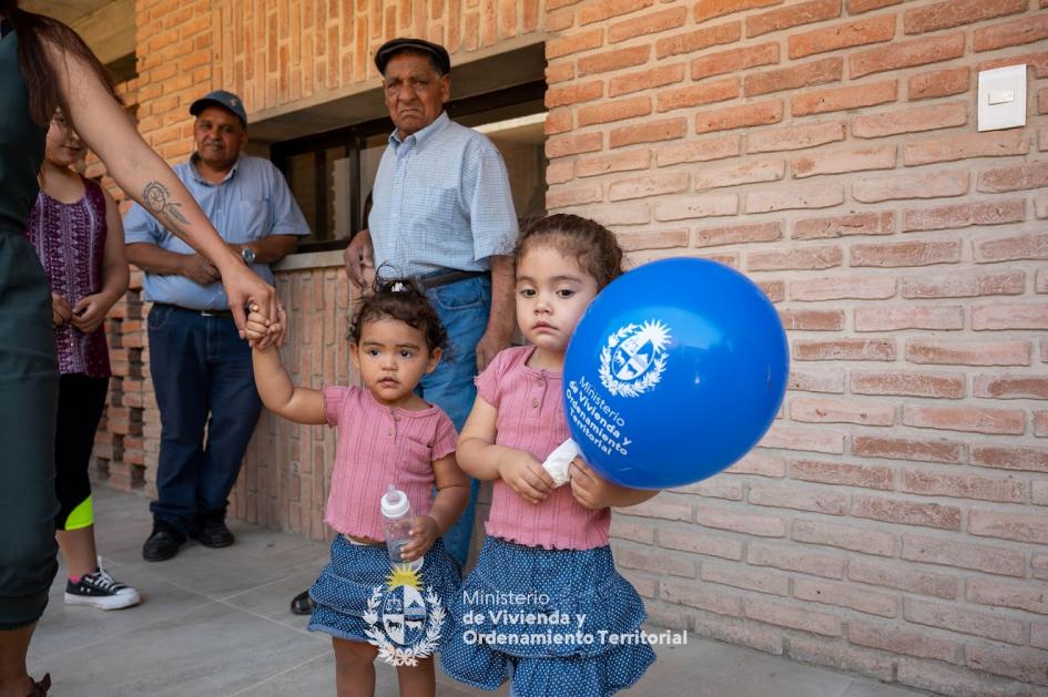 Niñas con globos del MVOT