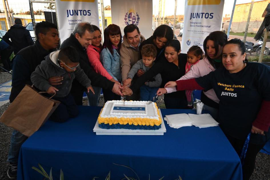 Ceremonia de entrega de viviendas