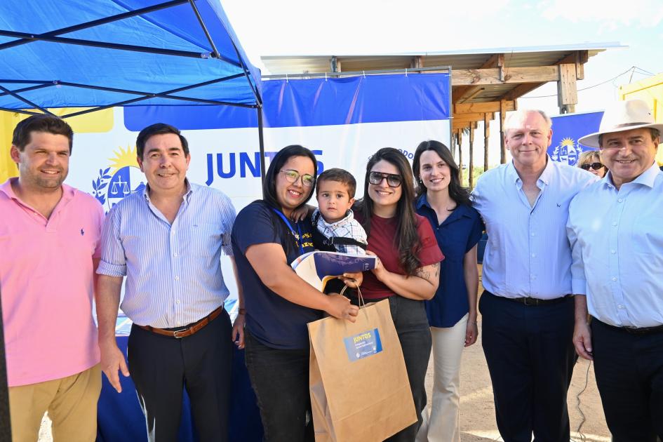 Ceremonia de entrega de viviendas 