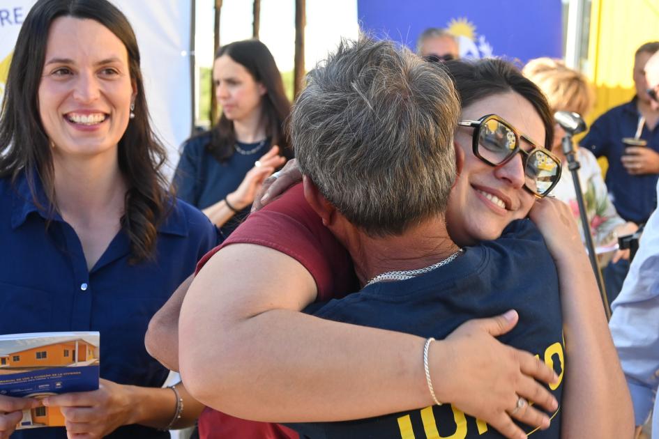 Participante de Juntos y equipo de territorio