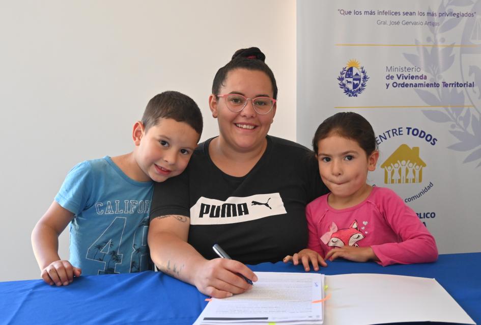 Familia participante del barrio Casavalle de Montevideo