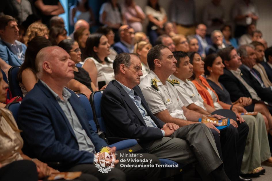 público público