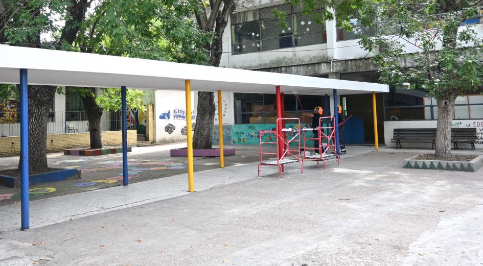 Acondicionamiento del patio de la Escuela Nº. 52