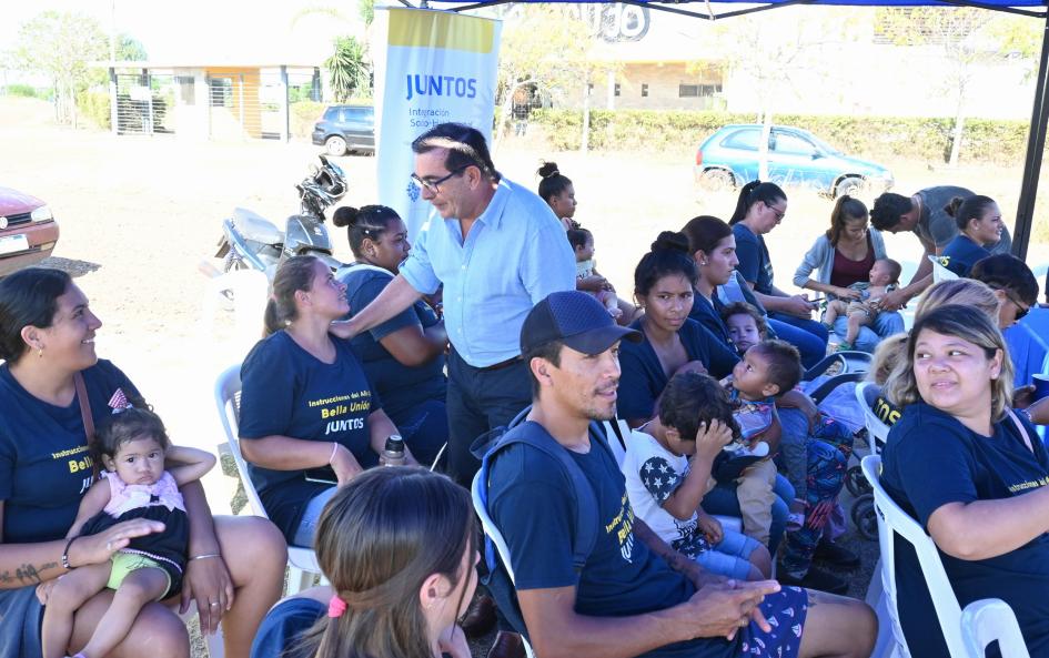 Coordinador general de Juntos Rody Macías y participantes de Bella Unión