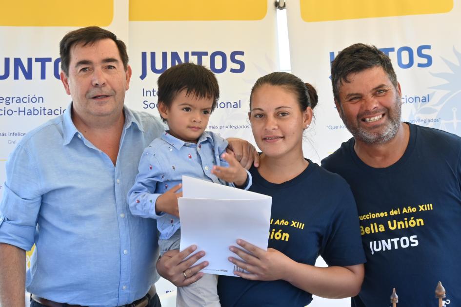 Coordinador general de Juntos Rody Macías y familia participante