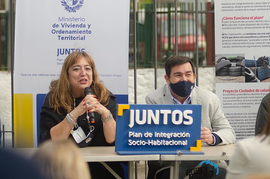 Entrega de diplomas a participantes del Juntos en la sede de Ceconeu