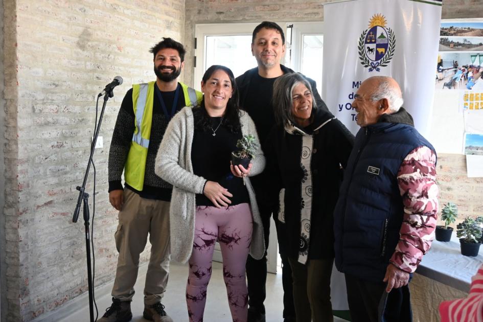 Dirección de Integración Social y Urbana del MVOT entregó 12 nuevas viviendas en el barrio Cotravi Dirección de Integración Social y Urbana del MVOT entregó 12 nuevas viviendas en el barrio Cotravi
