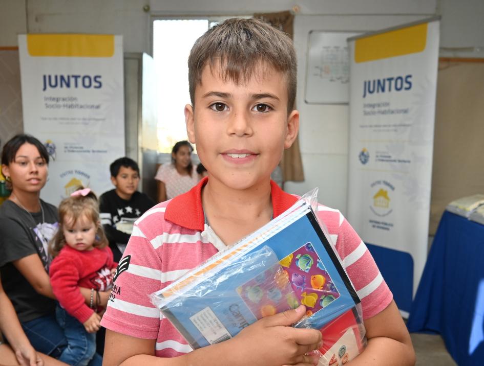 Entrega de kits de materiales en la ciudad de Durazno