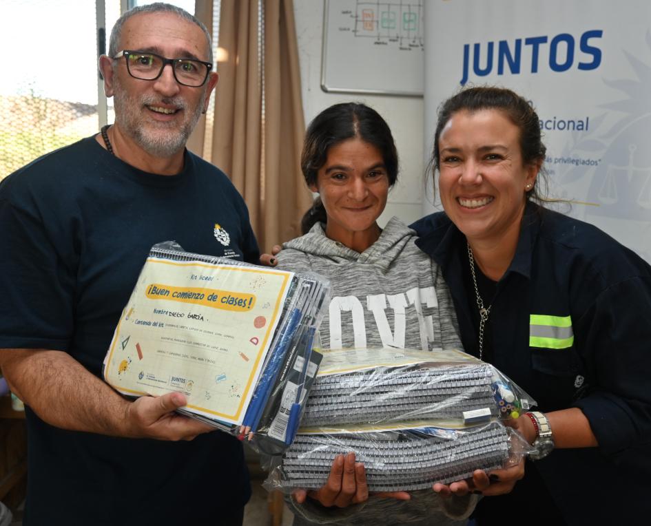 Entrega de kits de materiales en la ciudad de Durazno