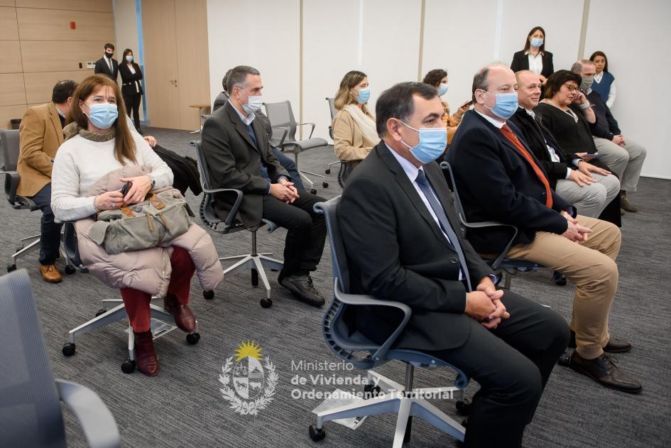 Publico escuchando intervenciones 