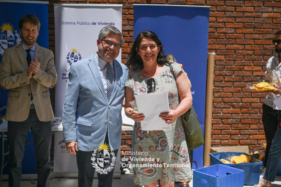 Vice Presidente de ANV junto a nueva propietaria Vice Presidente de ANV junto a nueva propietaria