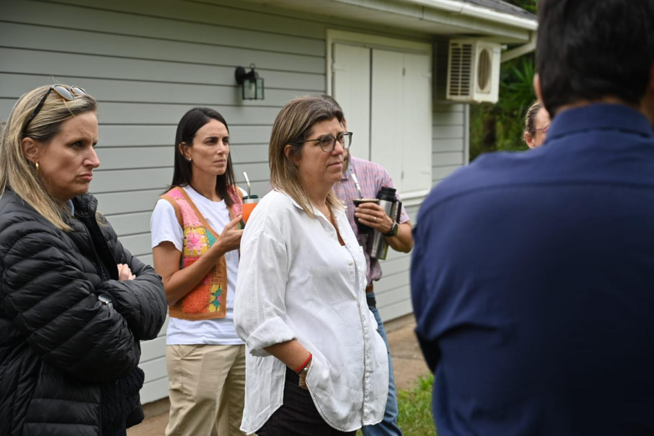 En gira por el norte del país, ministra Tamara Paseyro y Directores Nacionales del MVOT Madera