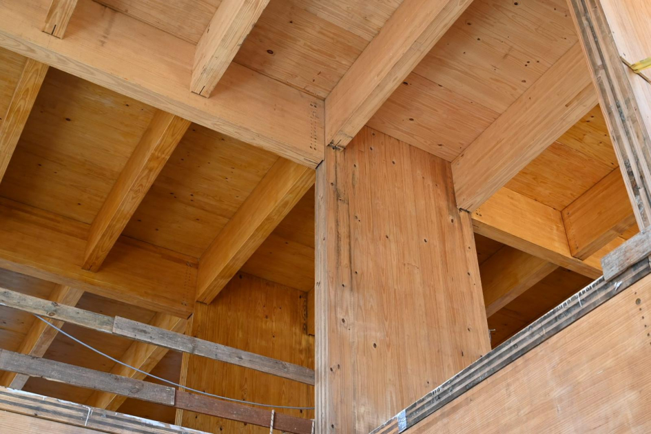 En gira por el norte del país, ministra Tamara Paseyro y Directores Nacionales del MVOT Madera